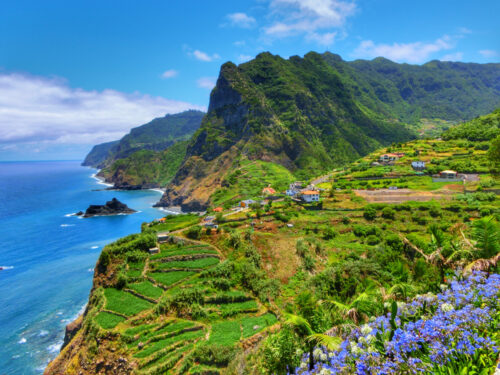 Madeira-Panoramablick auf die Berge und das Meer